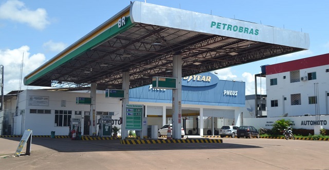 Gasolina R$ 5,06: super demanda e atraso de balsa provocam desabastecimento em postos