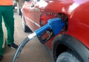 Gasolina subiu R$ 0,32 e diesel baixou R$ 0,36 na Região Metropolitana, diz pesquisa