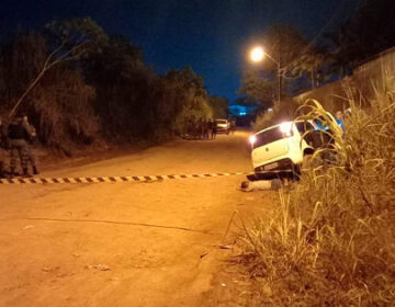 Assaltantes roubam carro de aplicativo e morrem em confronto com a PM