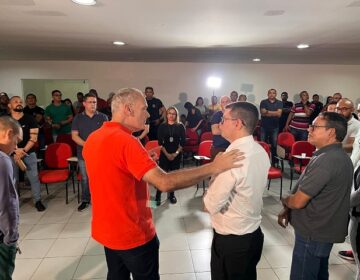 Jaime dialoga com policiais e educadores penais