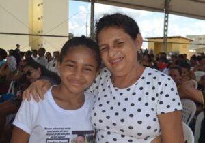 Doméstica com 16 netos e mais mil famílias recebem as chaves do Miracema