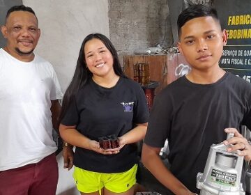 Pai ensina profissão aos filhos e consegue mostrar a importância do trabalho