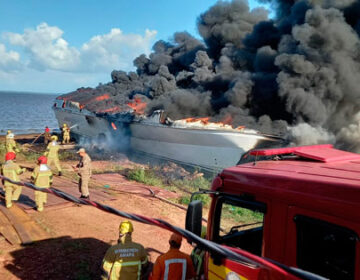 Destruído por incêndio, catamarã de R$ 8 milhões não tinha seguro