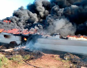 Incêndio destrói catamarã de R$ 8 milhões
