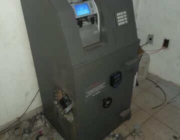 Assaltantes arrombam cofre de posto de gasolina