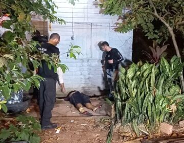 Homem é executado a tiros em porta de boca de fumo