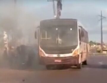 Princípio de incêndio em ônibus assusta passageiros