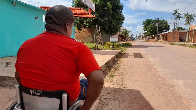 Com apenas 1 ônibus, moradores do Loteamento Amazonas sofrem pra sair e voltar do bairro