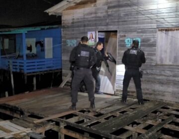 Idosa acusada de atear fogo na neta de 7 anos é presa em Macapá