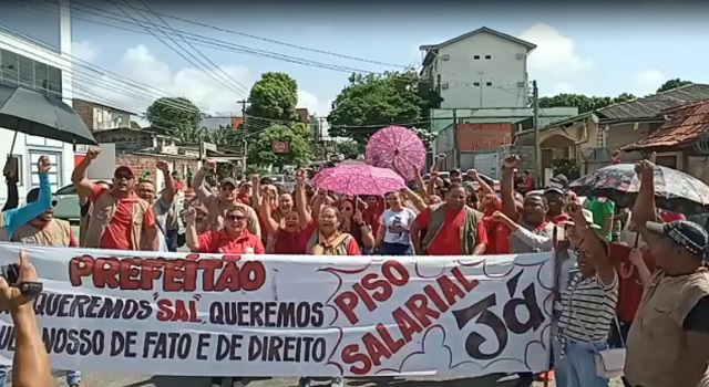 Agentes de saúde de Macapá protestam contra descontos em folha