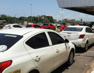 Randolfe denuncia atraso do auxílio emergencial a taxistas de Macapá