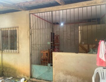 Por não aceitar a separação, homem tranca esposa em casa por 4 dias