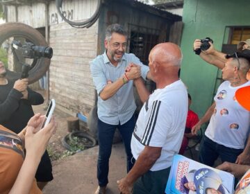 Clécio pede confiança de eleitores onde executou obras de saúde, educação e esporte