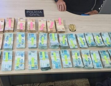 Mulher se apropria de R$ 560 mil guardados pelo ex-marido para um amigo, diz polícia