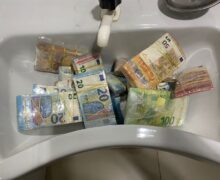 Mulher escondia R$ 208 mil no corpo em notas de euro