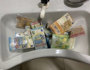 Mulher escondia R$ 208 mil no corpo em notas de euro