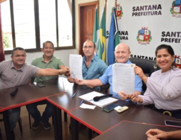 Santana assina contrato para sinalizar a cidade