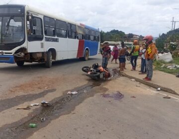 Mototaxista morre atropelado por ônibus; cunhada que ia pro velório morre em capotamento