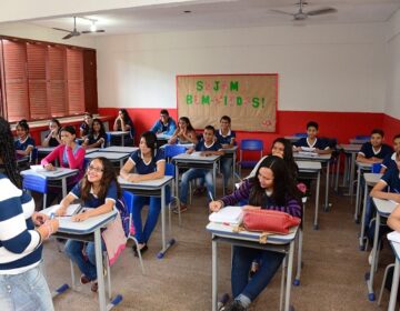 Professores recebem férias antecipadas no Amapá; veja data