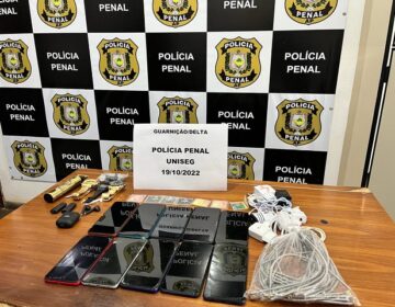 Durante manutenção hidráulica, celulares são achados em tubulação no Iapen