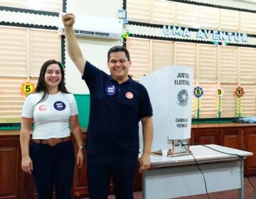 ‘Mesmo com ataques, fizemos campanha positiva’, diz Davi ao votar