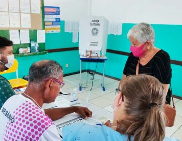 “Pelo futuro dos meus netos”, diz eleitora de 72 anos isenta de votar