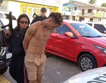 Homem que jogou gasolina e ateou fogo na esposa é capturado