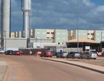 Desempregado em ataque de fúria ameaça matar a família