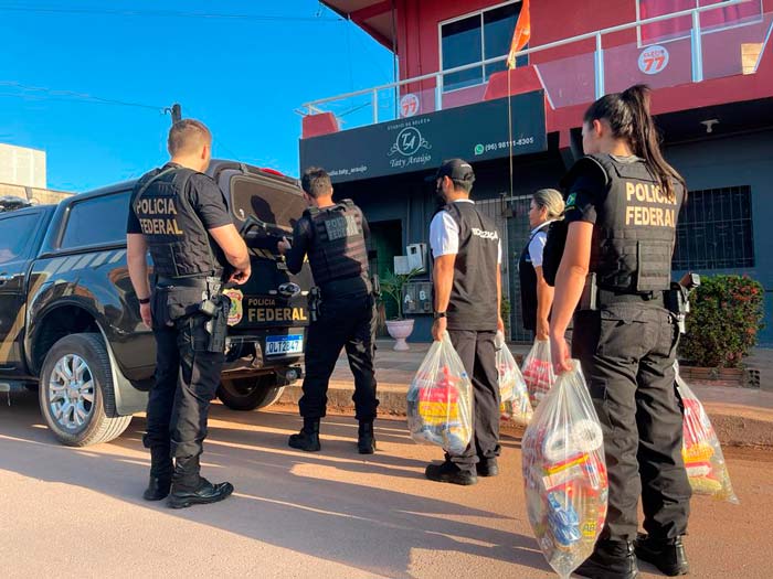 Policiais apreendem cestas de candidata a deputada estadual