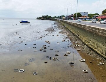 O ‘rio de pneus’ que banha a orla de Macapá