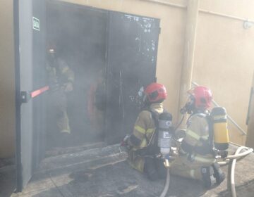 Bombeiros simulam combate a incêndio em cinema de shopping