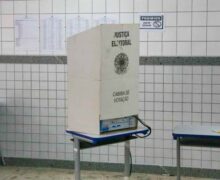 Eleitora é detida por fazer selfie na hora de votar