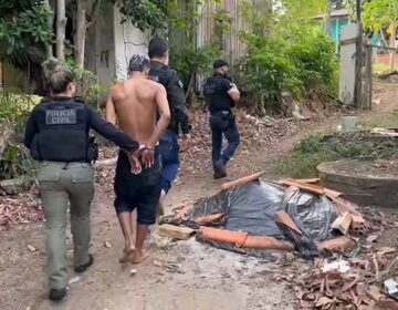 Integrantes de facção são flagrados com trouxas de maconha
