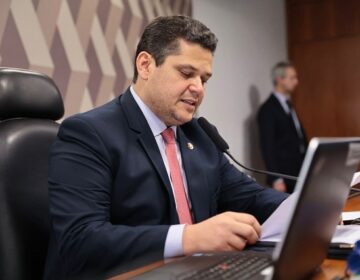 “Equalizou responsabilidade fiscal e social”, diz Davi após aprovar PEC da Transição na CCJ