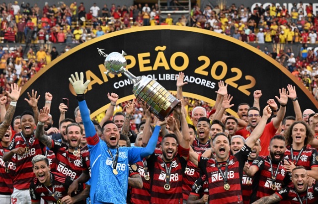 Flamengo traz a Macapá taças oficiais da Libertadores e Copa do Brasil
