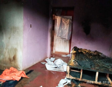 Mulher que incendiou e matou a mãe é internada em ala psiquiátrica