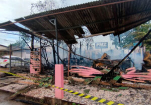 Com 36 anos, mercearia tradicional de madeira é destruída por incêndio