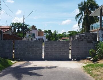 Construção de muro em meio de avenida causa polêmica em Macapá
