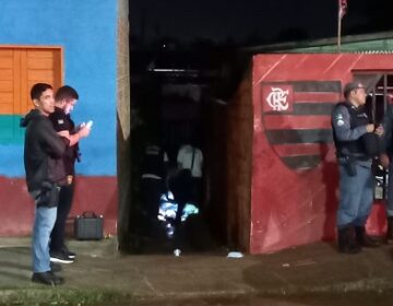 Desconhecido é assassinado com 21 facadas em beco escuro