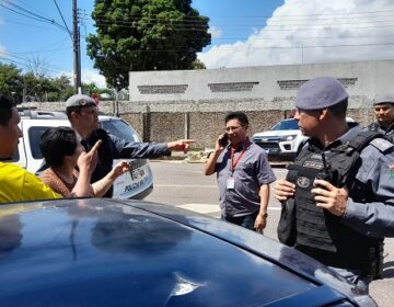 Após condução tensa, bolsonarista que agrediu jornalista é liberada