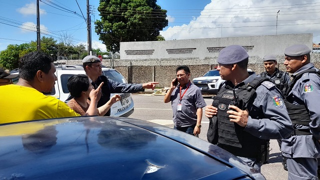 Após condução tensa, bolsonarista que agrediu jornalista é liberada