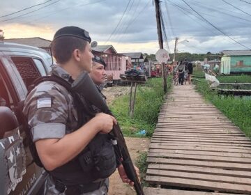 Assaltante que fugiu algemado da Polícia Científica morre ao trocar tiros com o Bope