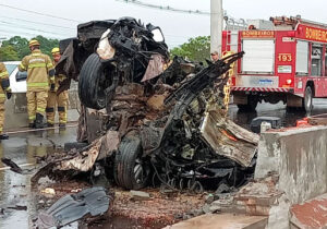 Motorista morre em grave acidente no viaduto da Duca Serra