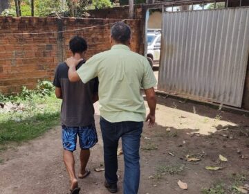 Agressor que deixou a esposa mancando é denunciado pela cunhada e acaba preso