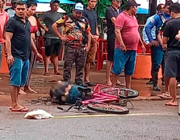 Idoso morre atropelado por carreta e bicicleta desaparece