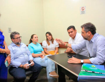 Clécio governa de dentro do HE