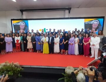Clécio empossa 49 novos gestores de sua equipe