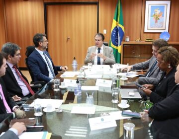 Randolfe e Clécio pedem a ministro da Educação para melhorar Ideb no Amapá