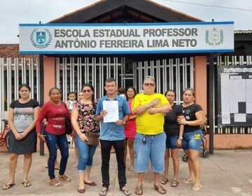 Pais protestam por vagas no 6º ano em Macapá