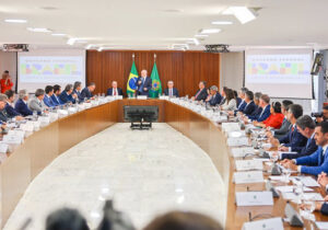 BR, macrodrenagem, terminais hidroviários: Clécio apresenta propostas a Lula em encontro com governadores